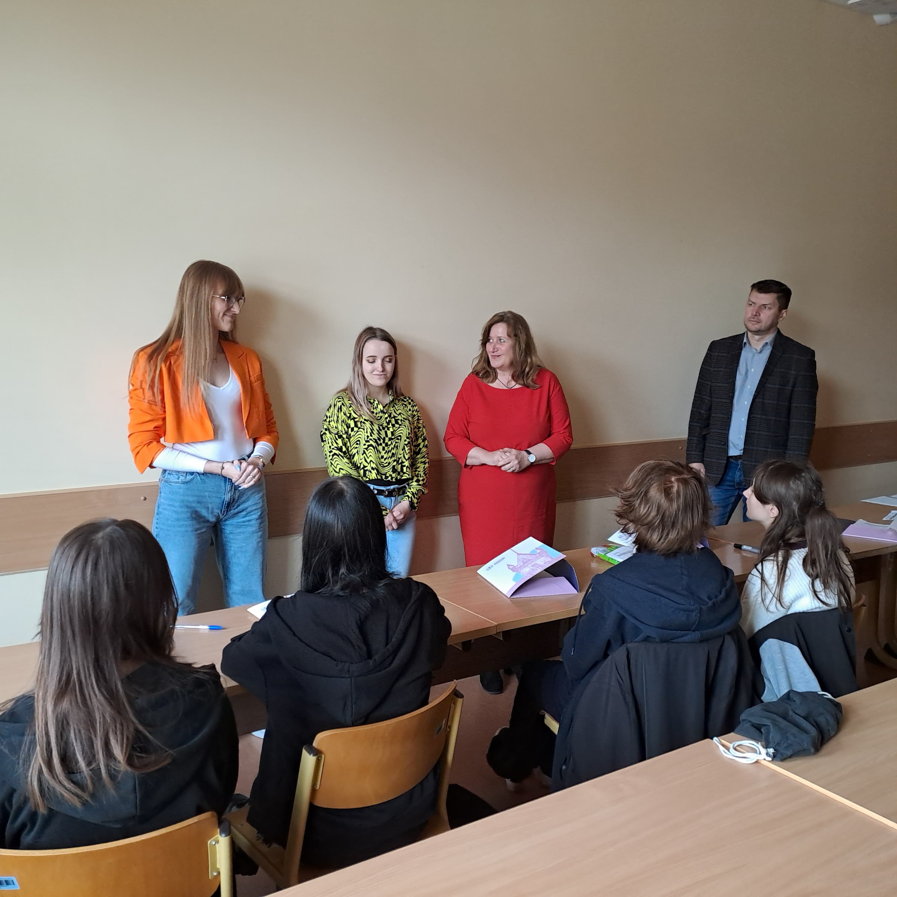 Licealiści spotkali się z wykładowcami i obejrzeli uczelnię